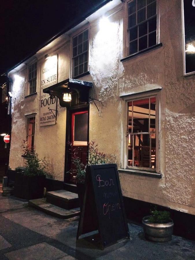 The Chequers Panzió Royston Kültér fotó