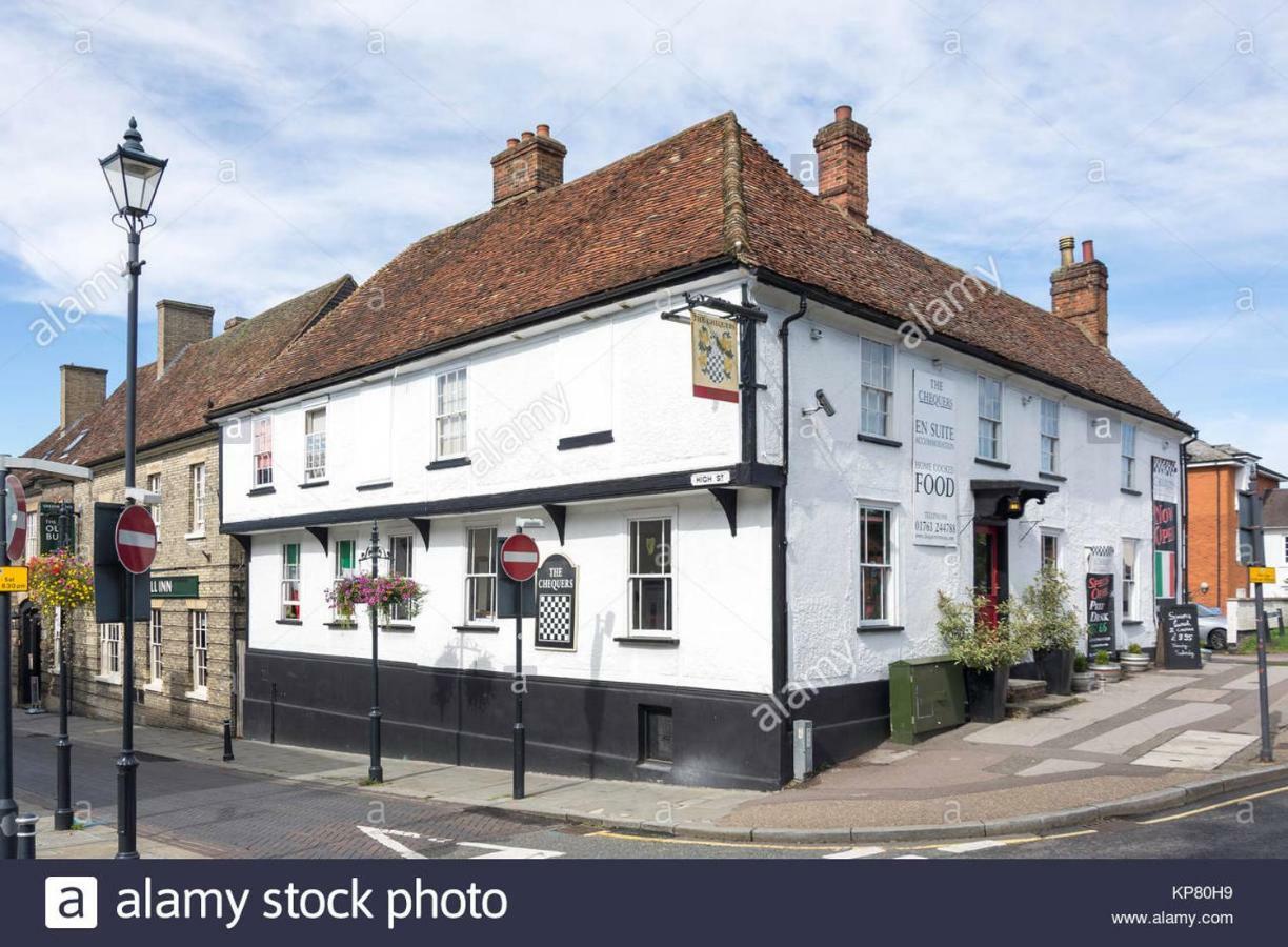 The Chequers Panzió Royston Kültér fotó
